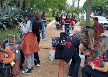 Rumo a SP, f&atilde;s de BTS encaram horas de &ocirc;nibus para show do grupo