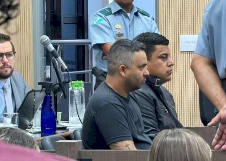 Mal-estar de jurada adia julgamento da morte de pai e filho em racha
