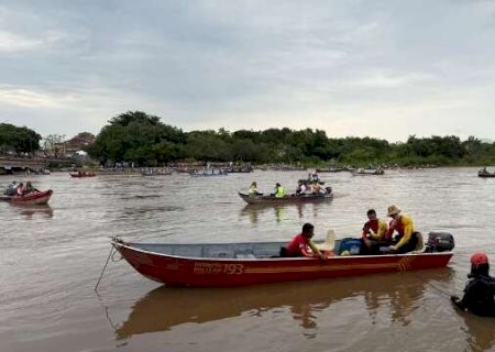 Mergulhadores refor&ccedil;am buscas por homem no Rio Taquari