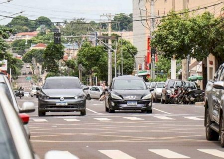 Donos de ve&iacute;culos com placa final 0 entram no prazo do licenciamento