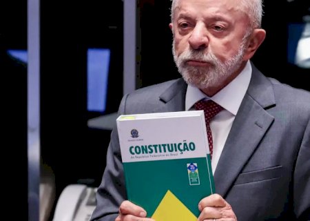 Lula faz campanha em MG e celebra fim da jornada 6x1