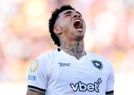 Igor Jesus responde se jogaria no Flamengo e exalta Botafogo: "Senti uma parada diferente"