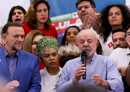 Lula cobra Flávio Bolsonaro sobre apoio ao fim da escala 6x1