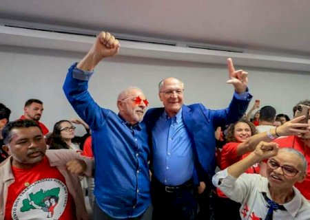 Lula agradece aos jovens pela vit&oacute;ria de virada e promete novo jeito de governar