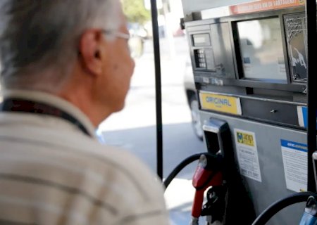 Governo prorroga por um mês subvenção de R$ 2,12 ao diesel