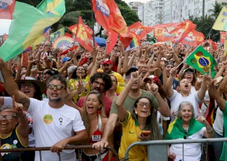 Ato em apoio à democracia e a Lula reúne milhares no Rio e Brasília