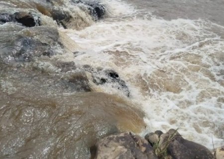 Menina de 12 anos escorrega de pedra e desaparece no Rio Canguery