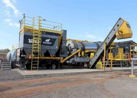 Usina de asfalto elevar&aacute; produ&ccedil;&atilde;o para atender tapa-buraco na Capital